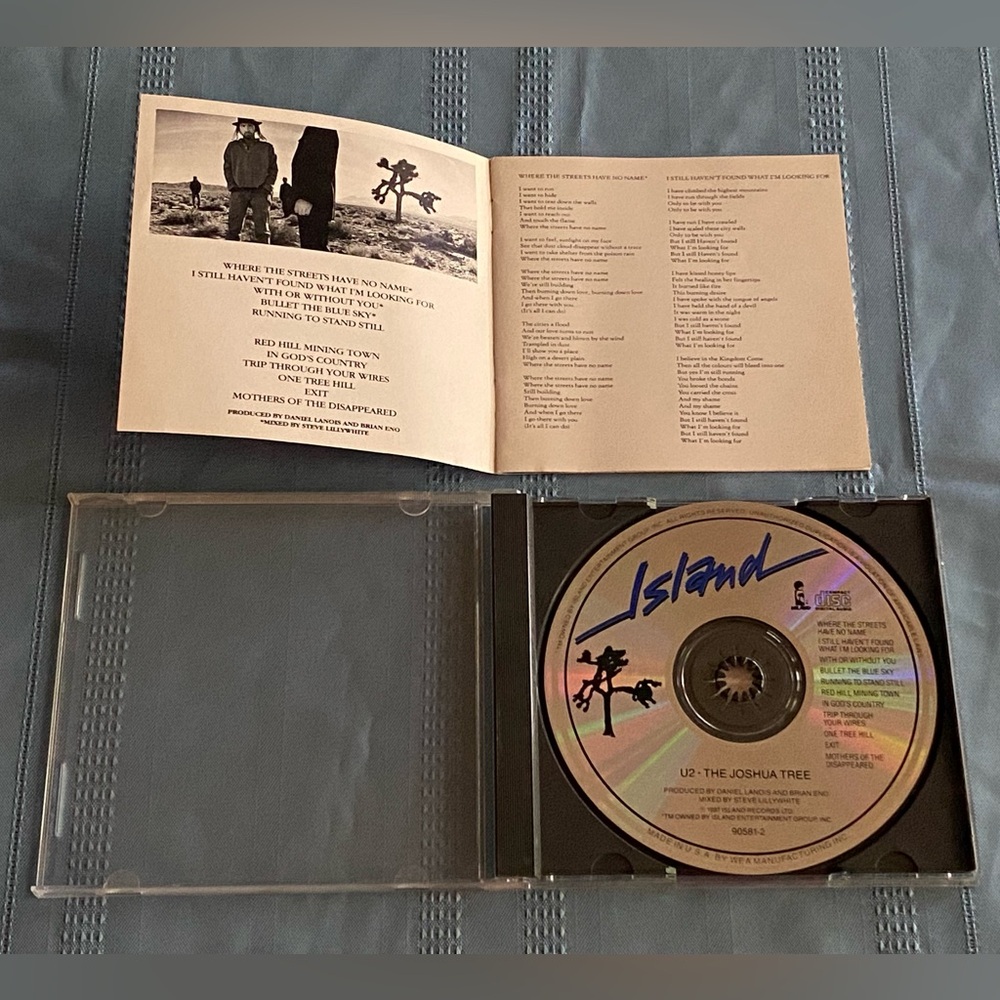 U2 CD - Picture 3 of 16